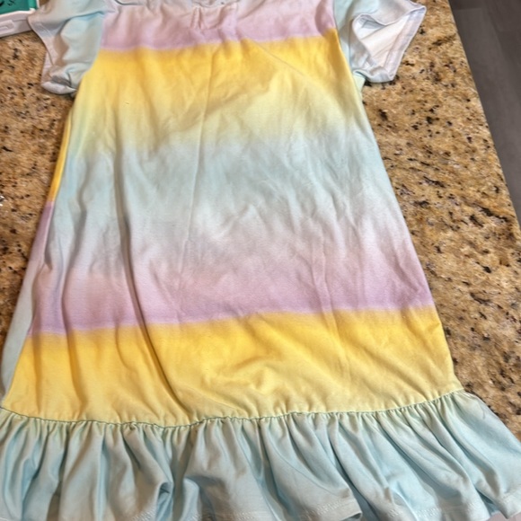 Great condition little girls size 5 unicorn nightgown - Picture 2 of 6